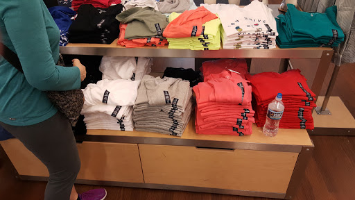 Clothing Store «Gap Outlet», reviews and photos, 1912 Chestnut St, Philadelphia, PA 19103, USA