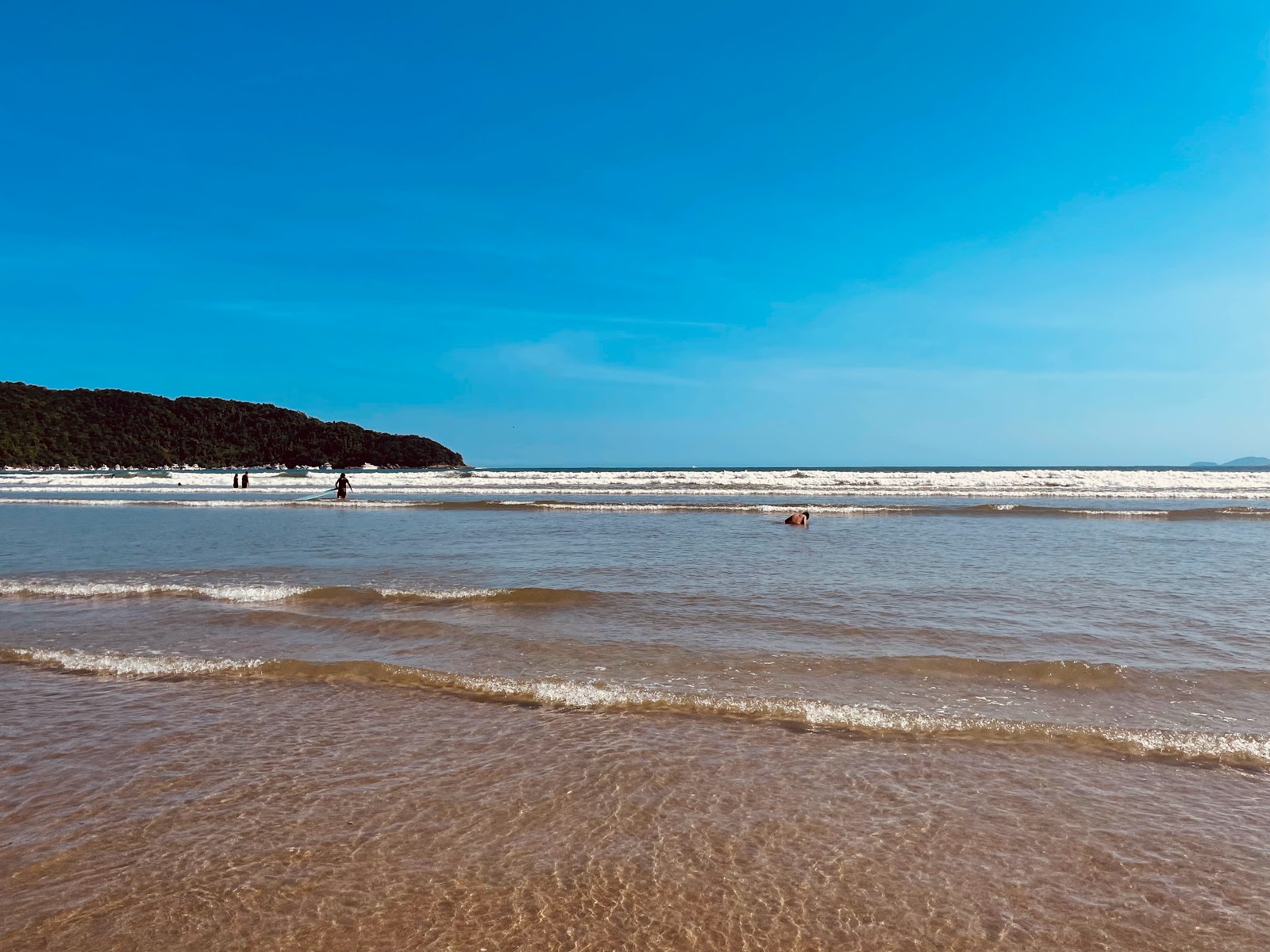 Photo de Plage d'Indaiá avec sable lumineux de surface