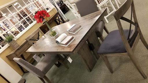 Furniture Store «Raymour & Flanigan Furniture and Mattress Store», reviews and photos, 895 E Gate Blvd, Garden City, NY 11530, USA