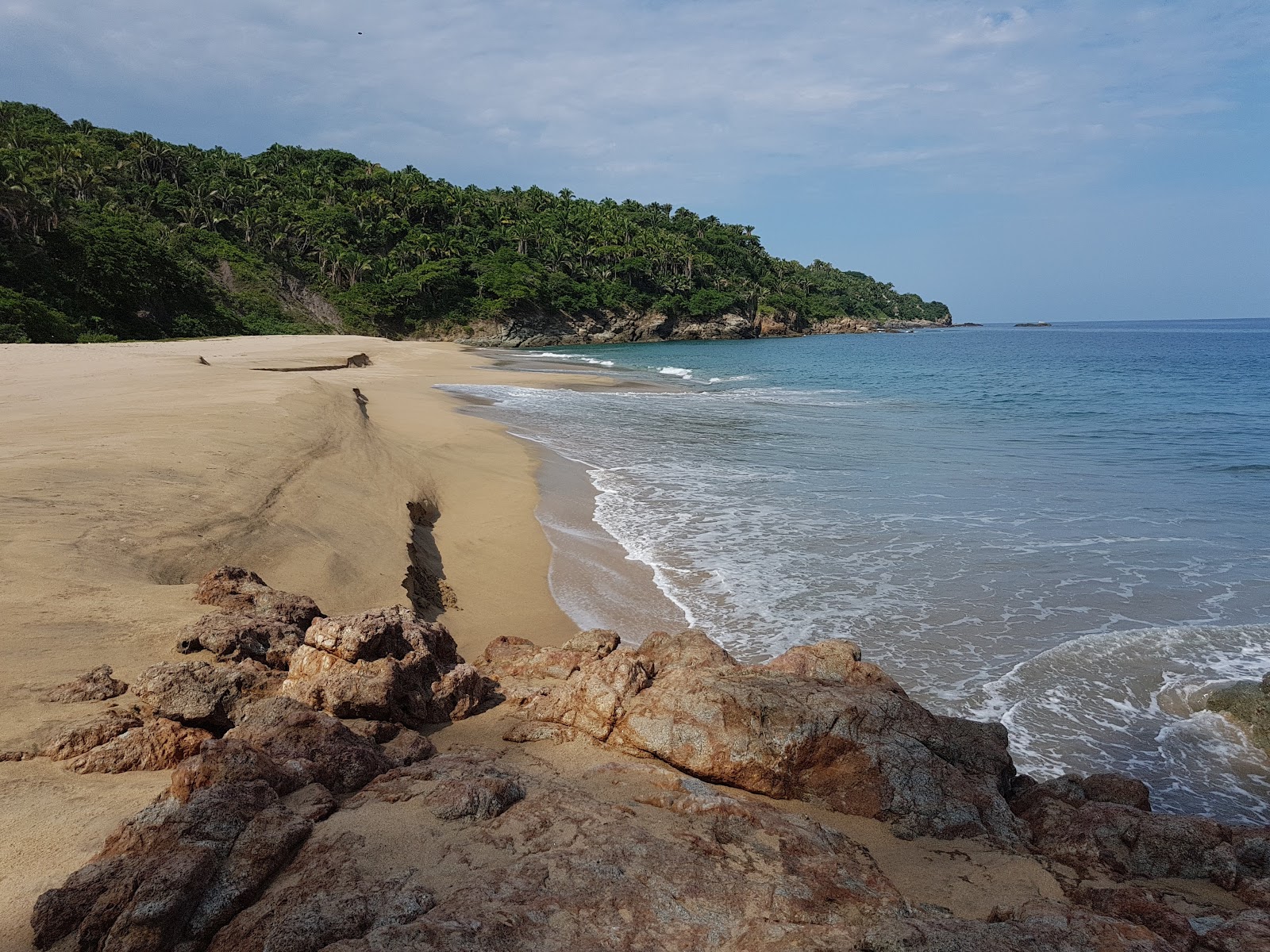 Barro beach的照片 带有明亮的细沙表面