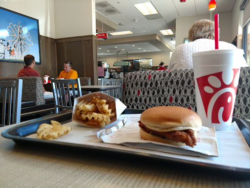 Fast Food Restaurant «Chick-fil-A», reviews and photos, 2610 Edgewood Rd SW, Cedar Rapids, IA 52404, USA