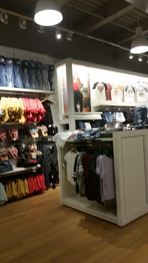 Clothing Store «AEO Factory & Aerie Store», reviews and photos, 442 Fulton St, Brooklyn, NY 11201, USA