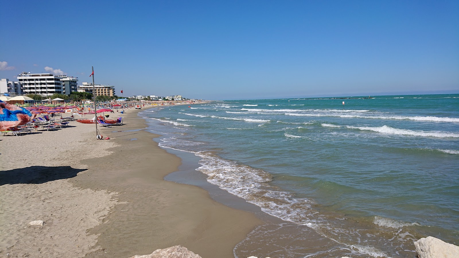 Foto de Spiaggia di Villa Rosa área de complejo turístico de playa