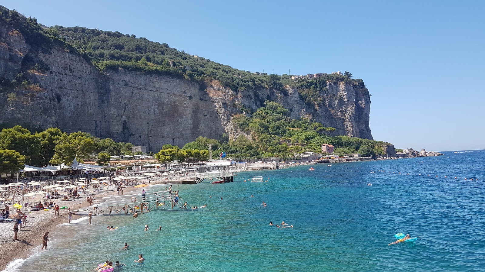 Foto van Spiaggia Seiano met kleine grijze kiezels oppervlakte