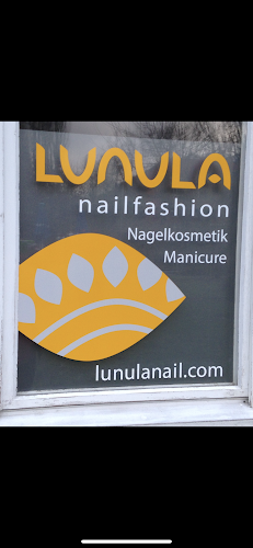 lunulanail.com