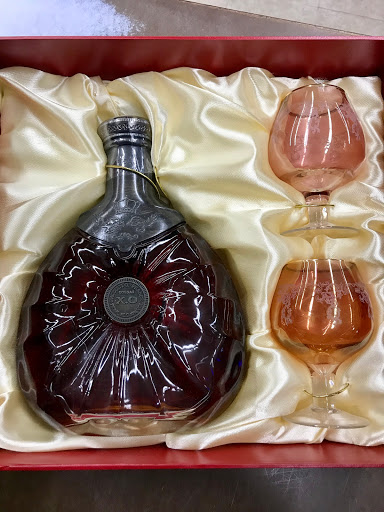 Liquor Store «Globe Liquors», reviews and photos, 5 Cape Rd, Taunton, MA 02780, USA