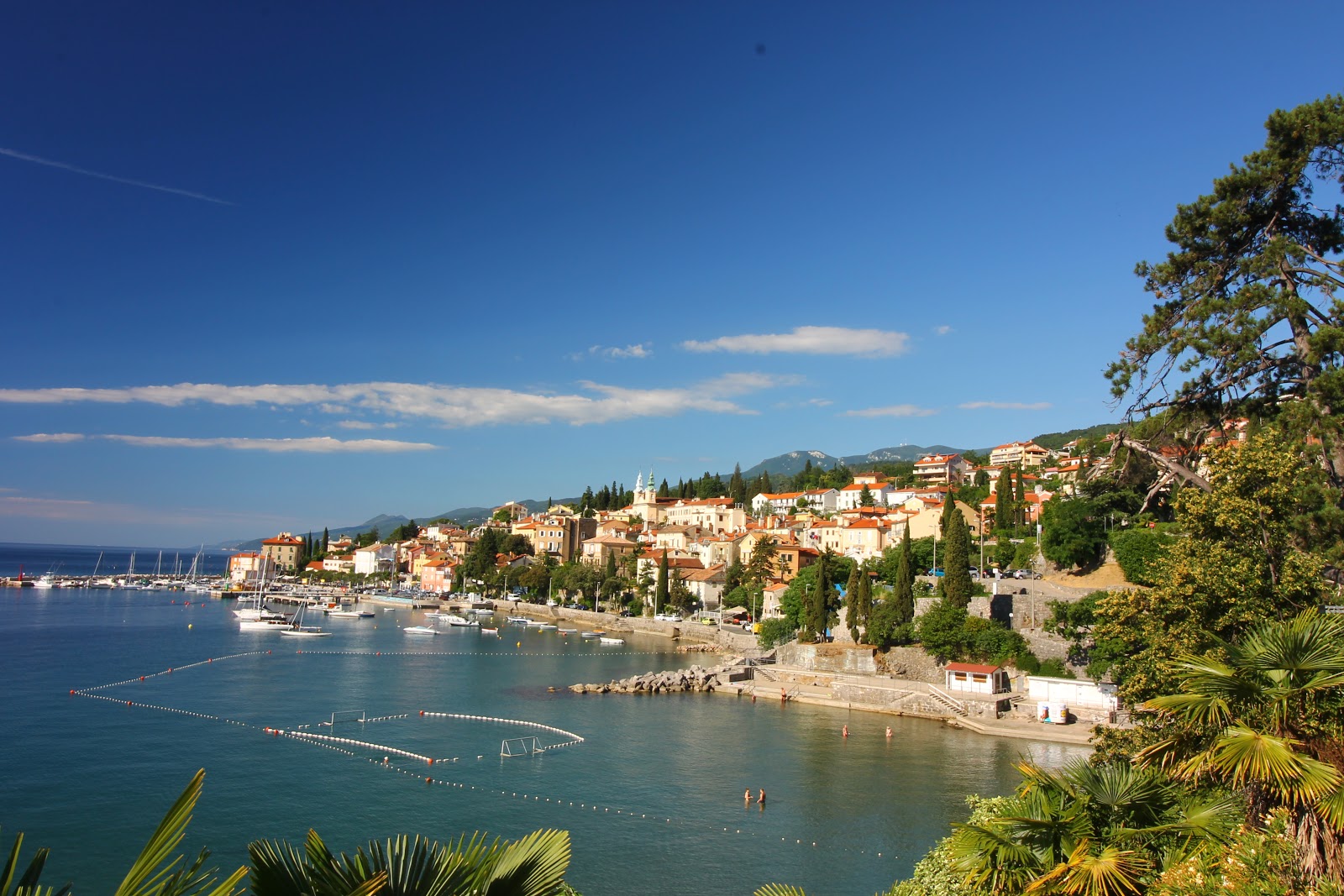 Foto van Crnikovica beach met hoog niveau van netheid