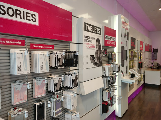 Cell Phone Store «T-Mobile», reviews and photos, 2908 Hamilton St, Hyattsville, MD 20782, USA