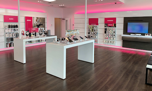 Cell Phone Store «T-Mobile», reviews and photos, 5914 6th Ave, Tacoma, WA 98406, USA