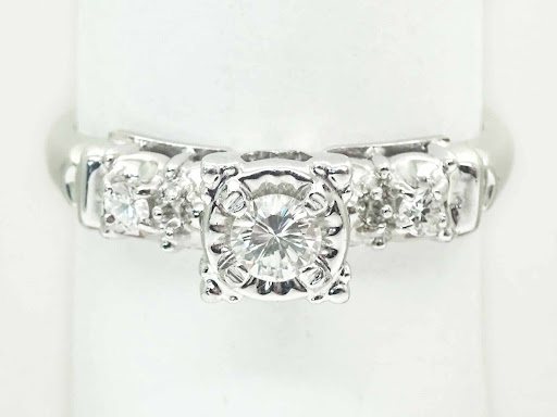 Jewelry Store «Jewelry & Coin Mart», reviews and photos, 757 W Golf Rd, Schaumburg, IL 60194, USA