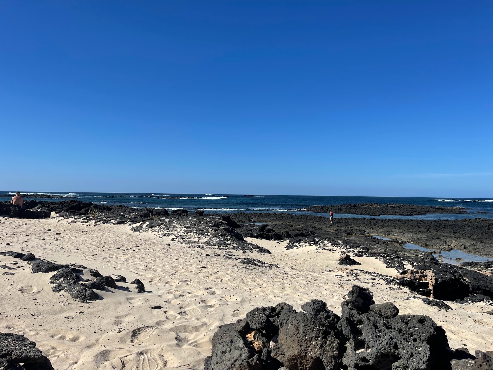Playa El Islote'in fotoğrafı dağlarla çevrili