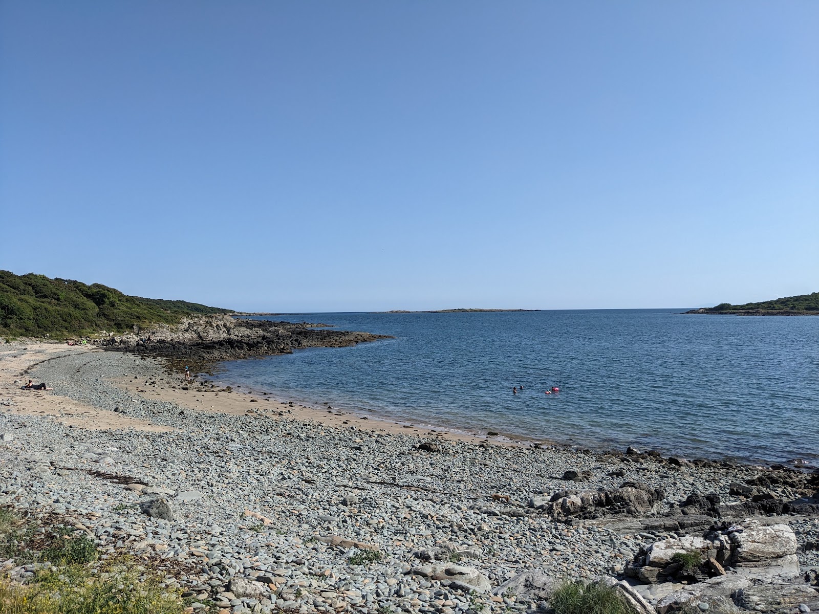 Fotografija Carrick Beach z sivi kamenček površino