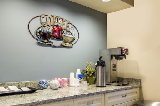 Funeral Home «Blount & Curry Funeral Home - Carrollwood Chapel», reviews and photos, 3207 W Bearss Ave, Tampa, FL 33618, USA