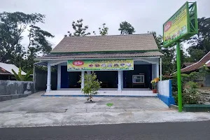 Rumah Makan Mbok IDA (Sop Iga Sapi, Ayam Goreng Kampung, Gurameh, Nila, Seafood) image
