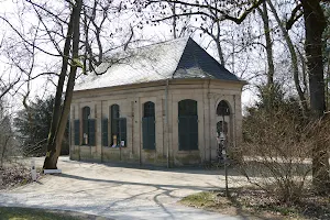 Östlicher Gartenpavillon image