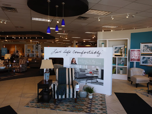 Furniture Store «La-Z-Boy Home Furnishings & Decor», reviews and photos, 1000 Hylan Dr, Rochester, NY 14623, USA