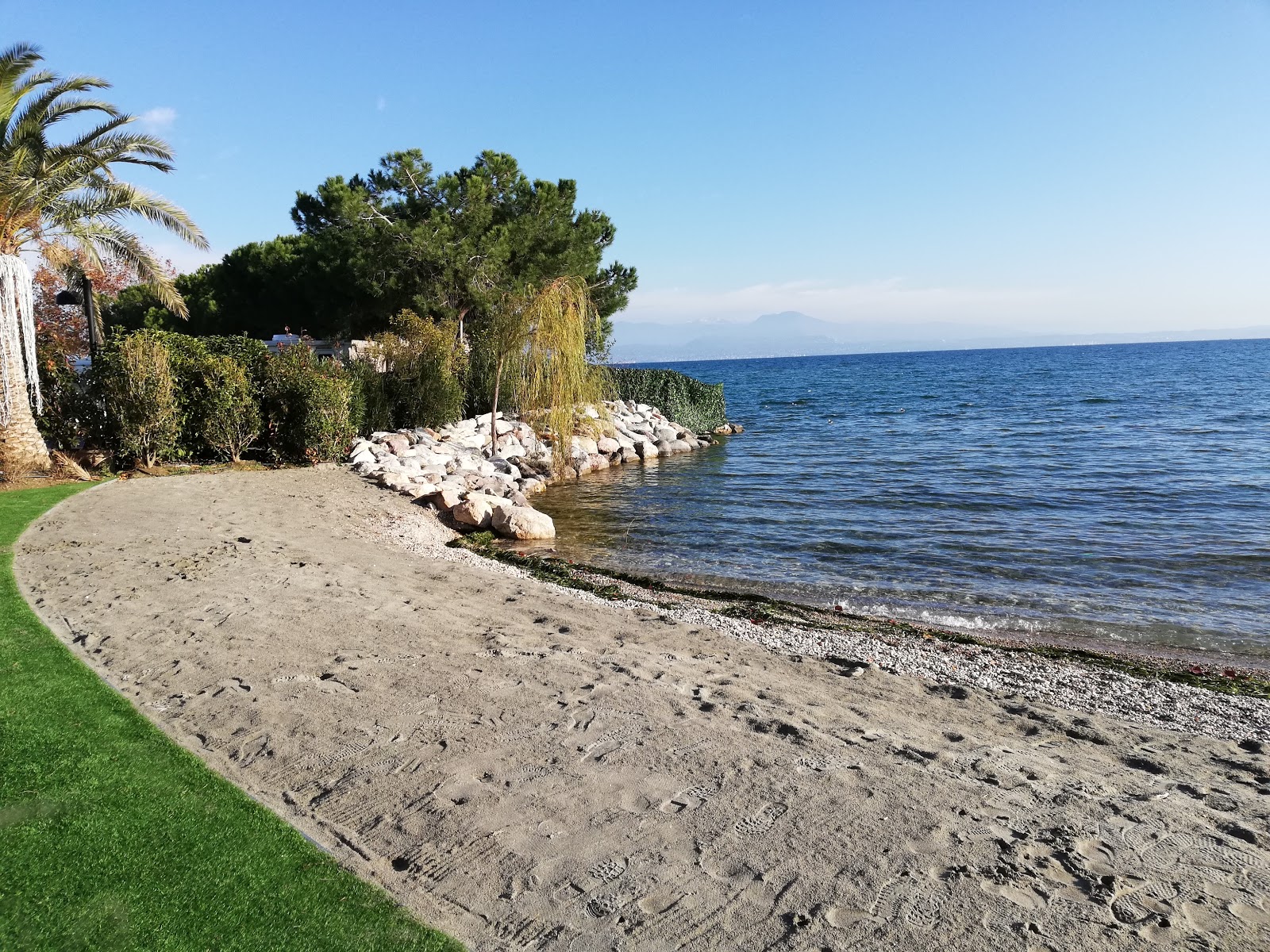 Φωτογραφία του Spiaggia di Ocelle Sirmione και η εγκατάσταση