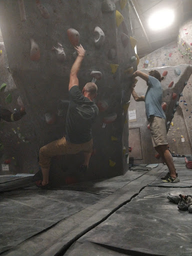 Rock Climbing Gym «Hangar 18 Indoor Climbing Gym - East Riverside», reviews and photos, 2111 Iowa Ave, Riverside, CA 92507, USA