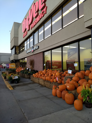 Hy-Vee, 207 NE Englewood Rd, Kansas City, MO 64118, USA, 