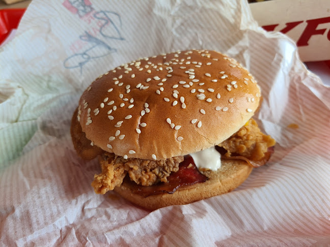 Hozzászólások és értékelések az KFC Kecskemét DT-ról
