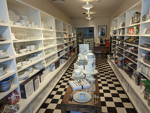 Kitchen Supply Store «Williams-Sonoma», reviews and photos, 605 Broadway, Sonoma, CA 95476, USA