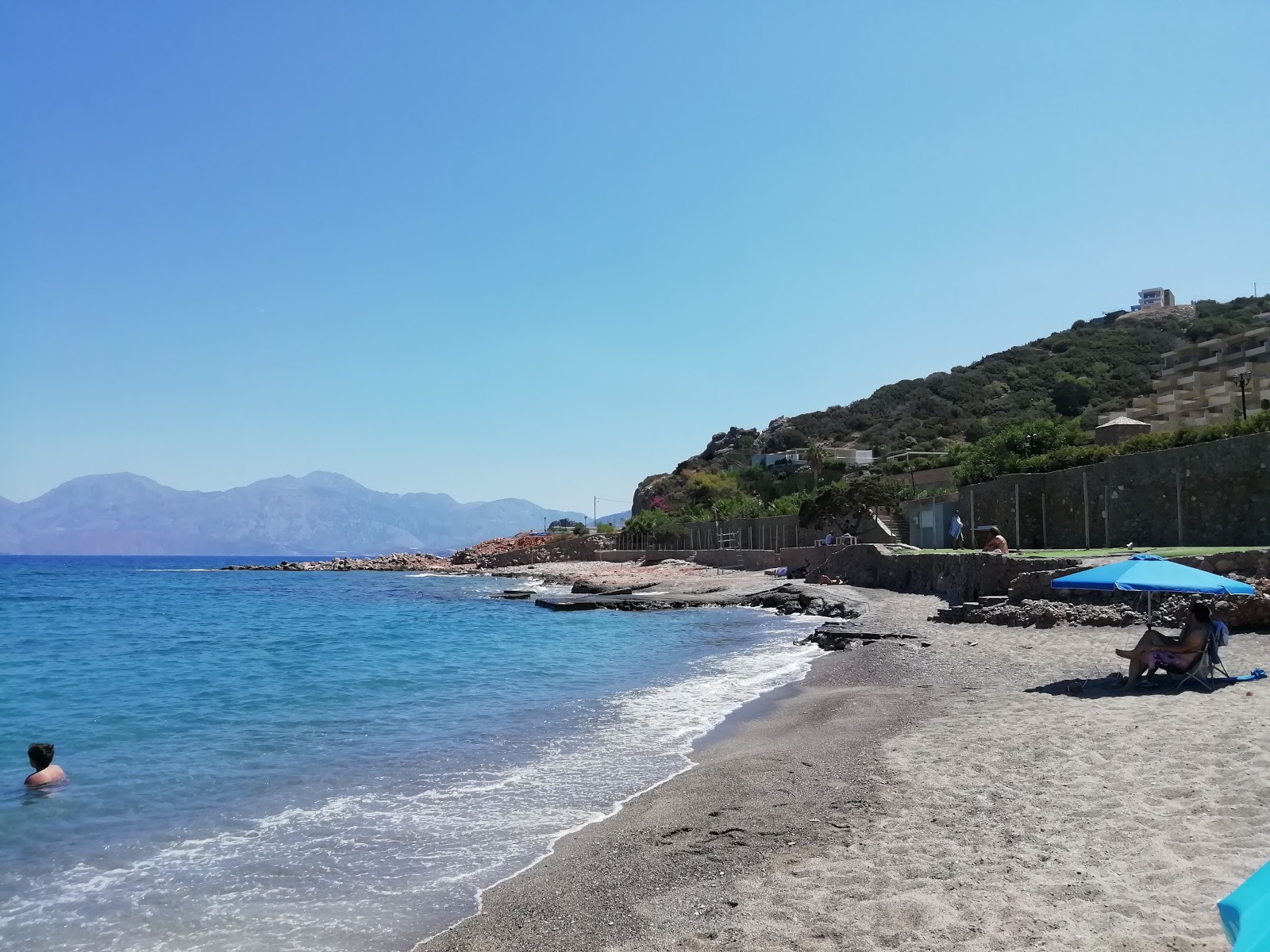 cave Thief'in fotoğrafı küçük koy ile birlikte