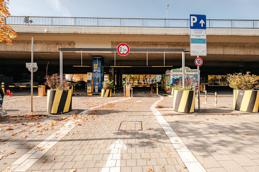 Parkplatz unter der Donnersbergerbrücke - C+S Parkhausbetriebs GmbH