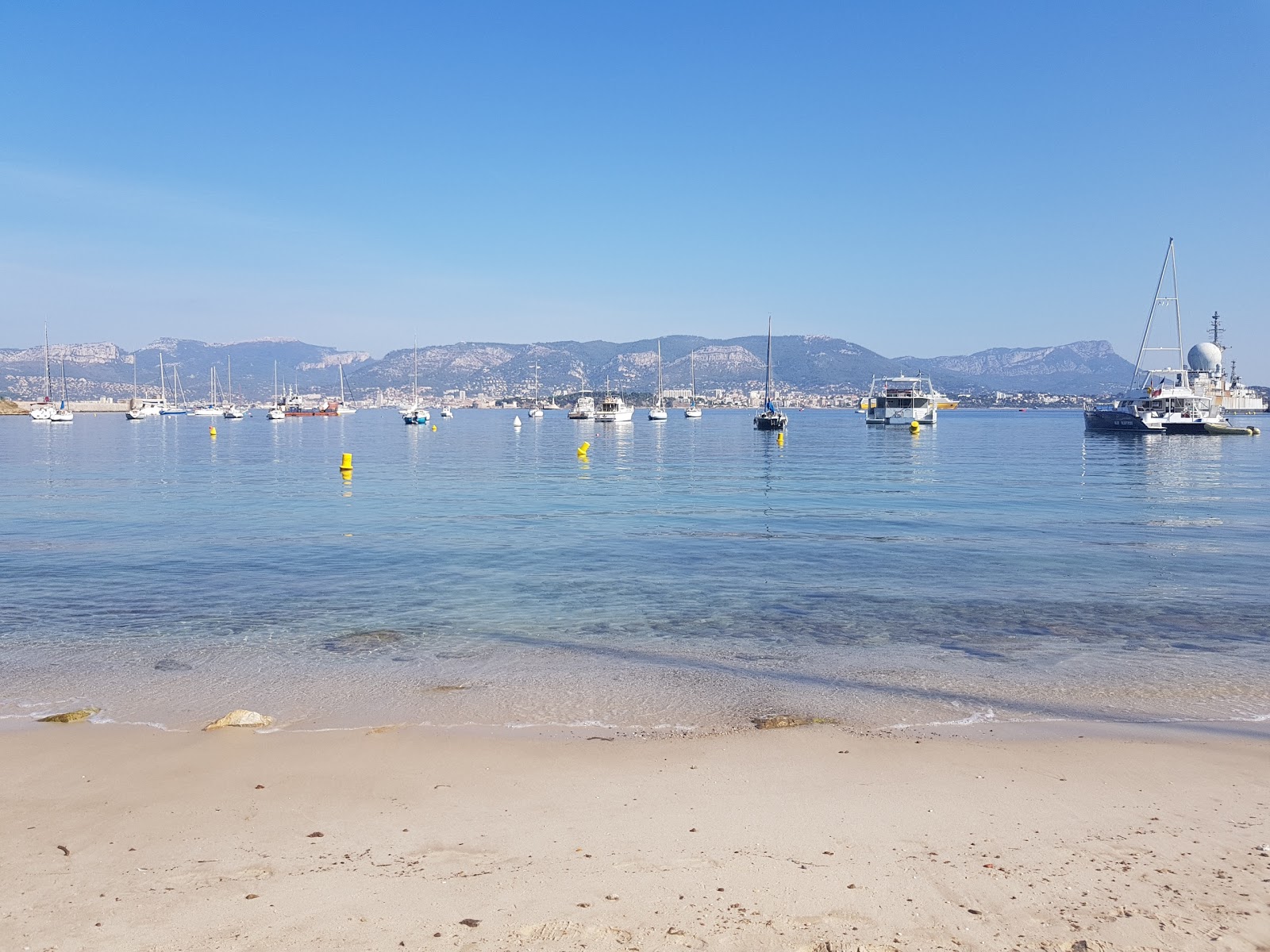 Foto de Plage de la Vieille con arena beige superficie
