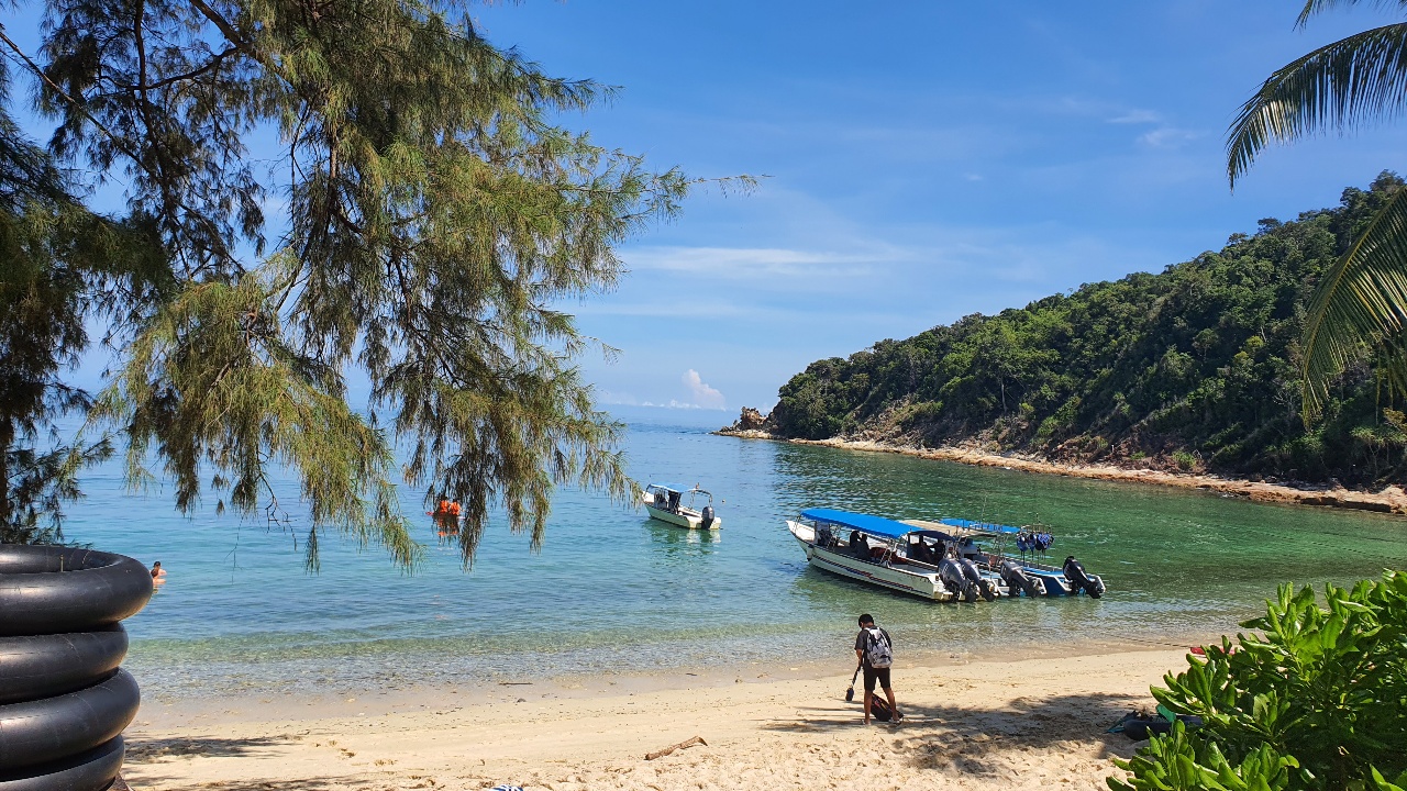Photo de Rimba Resort beach protégé par des falaises