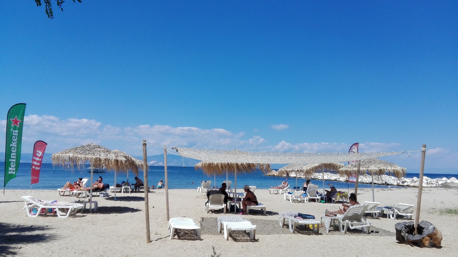 Foto di Revive beach con molto pulita livello di pulizia