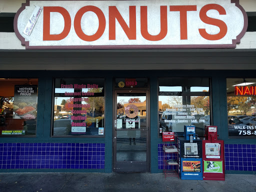 Pink Dozen Donuts, 1300 E Covell Blvd # D, Davis, CA 95616, USA, 
