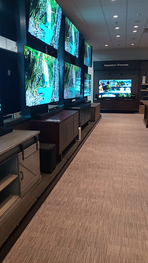 Electronics Store «Best Buy», reviews and photos, 3700 Mandela Pkwy, Oakland, CA 94608, USA