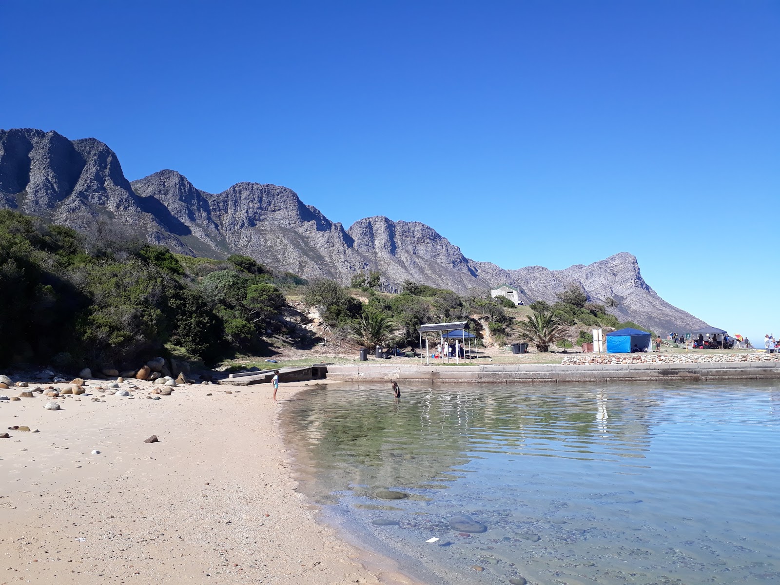 Photo de Sparks Bay Tidal Pool avec l'eau cristalline de surface