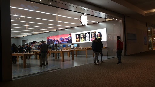 Computer Store «Apple Trumbull», reviews and photos, 5065 Main St, Trumbull, CT 06611, USA