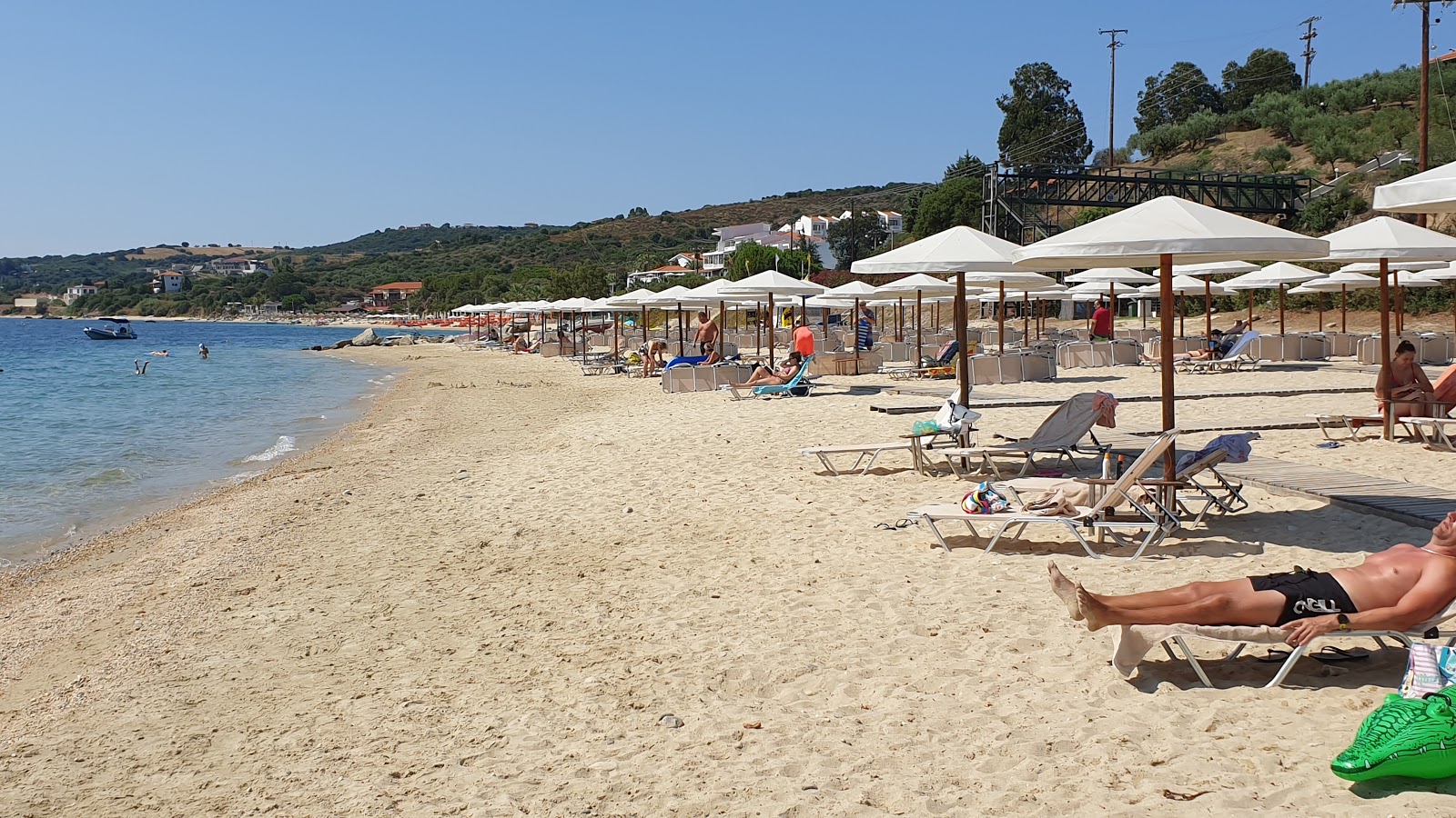 Photo de Paralia Akrathos avec rivage droit, long