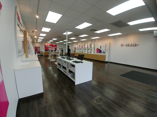 Cell Phone Store «T-Mobile», reviews and photos, 1578 Hempstead Pike, Elmont, NY 11003, USA