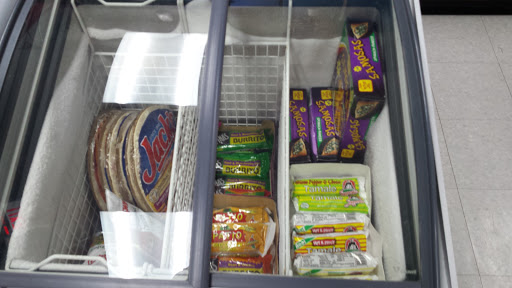 Liquor Store «QUICK PICK LIQUORS», reviews and photos, 635 N Midlothian Rd, Mundelein, IL 60060, USA