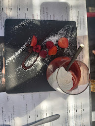 Photo n°6 de Les tables de l’étang à Montagny-les-Lanches ()