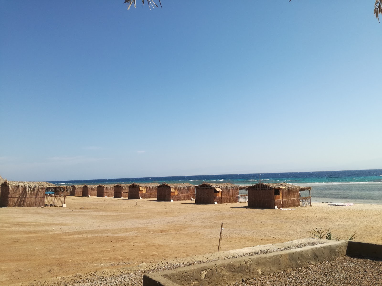 Foto de Moon Light beach con arena beige superficie