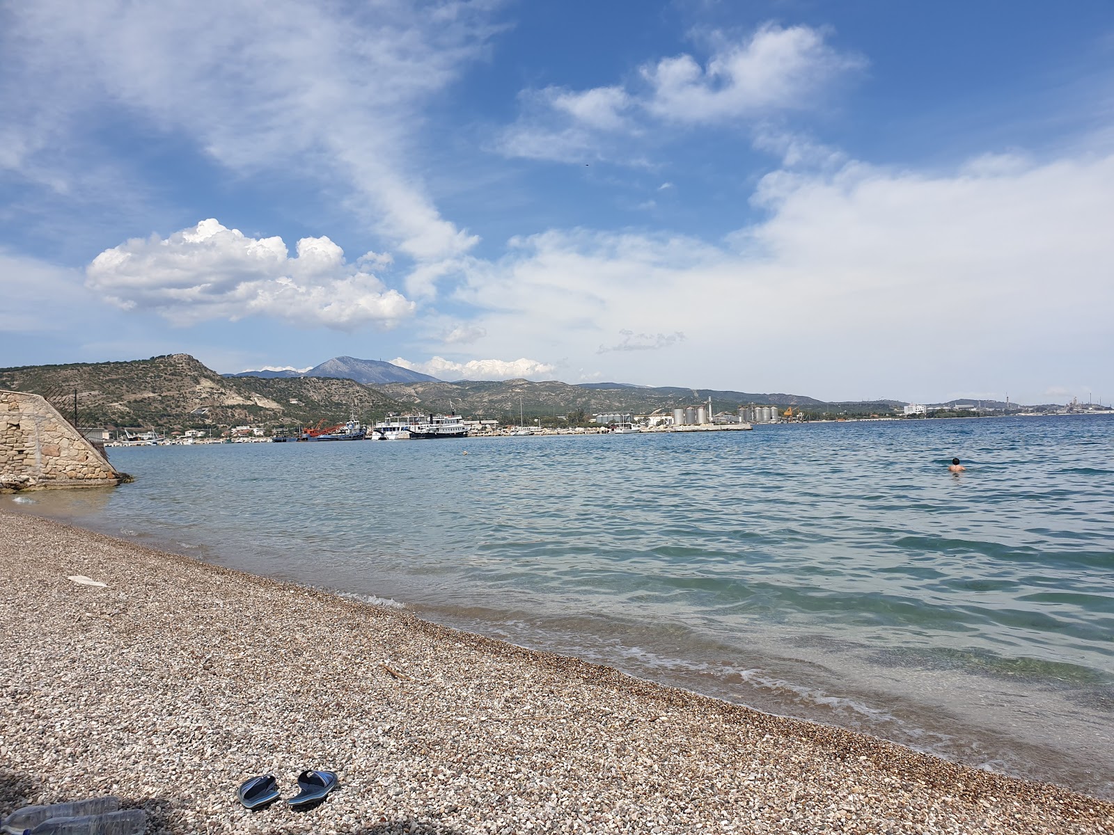 Paralia Isthmias'in fotoğrafı geniş ile birlikte