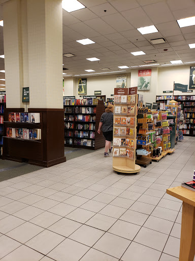 Book Store «Barnes & Noble Booksellers Palm Desert», reviews and photos, 72840 Highway 111 # 425, Palm Desert, CA 92260, USA