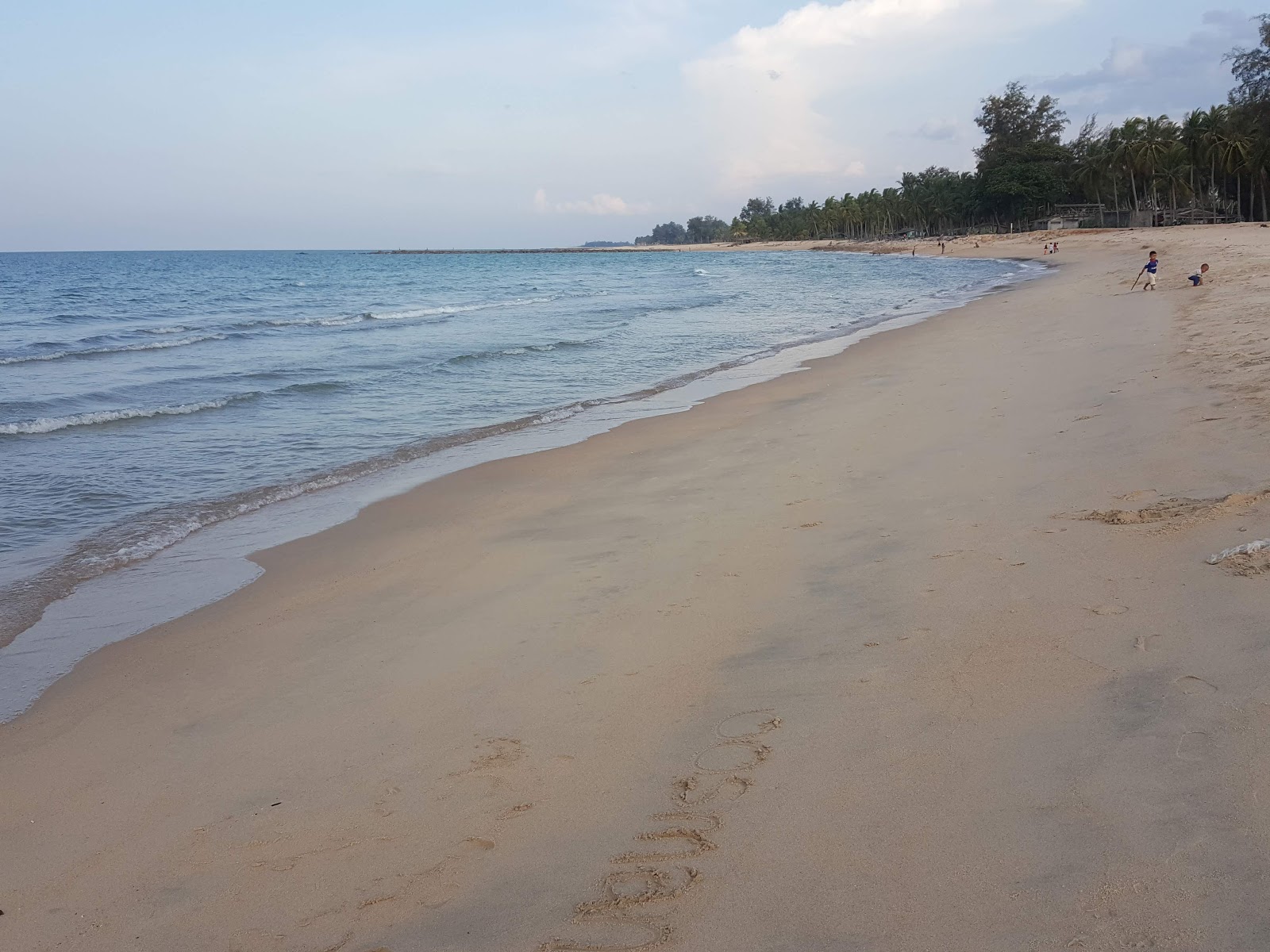 Fotografie cu Ban Kubu Beach cu o suprafață de nisip beige