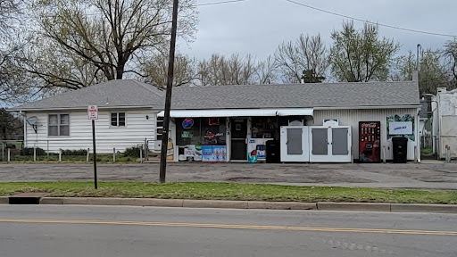 Liquor Store «Stadler Retail Liquor», reviews and photos, 2210 NE Sardou Ave, Topeka, KS 66616, USA