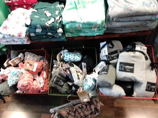 Clothing Store «Walk In the Woods», reviews and photos, 116 W 5th Ave, Mt Dora, FL 32757, USA