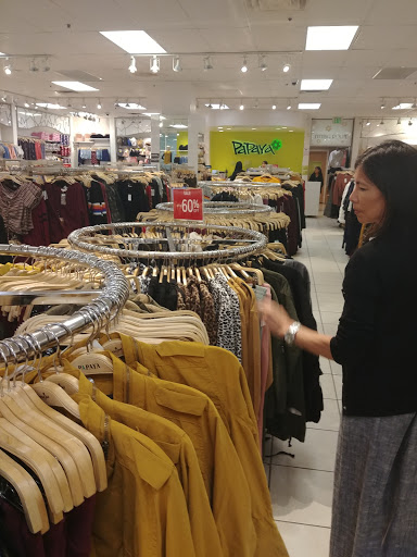 Fashion Accessories Store «Papaya Factory Outlet», reviews and photos, 8200 Vineland Ave # 1240, Orlando, FL 32821, USA