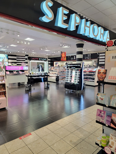 Shopping Mall «Oakwood Mall», reviews and photos, 4800 Golf Rd, Eau Claire, WI 54701, USA