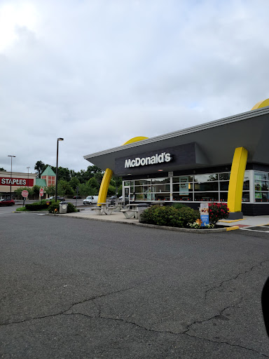 Shopping Mall «Berkshire Shopping Center», reviews and photos, 67 Newtown Rd, Danbury, CT 06810, USA