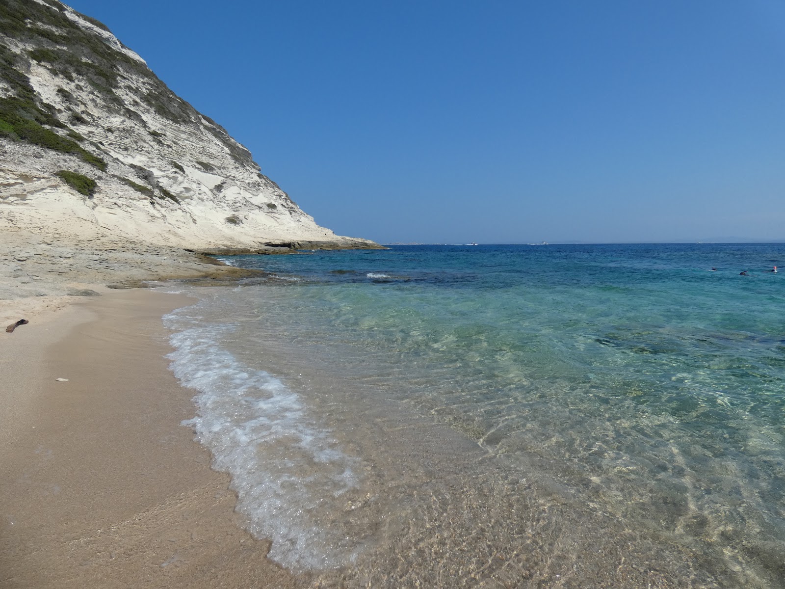 Foto von Plage de Saint-Antoine mit gerader strand