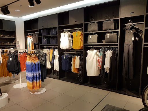 Stores to buy dresses Prague