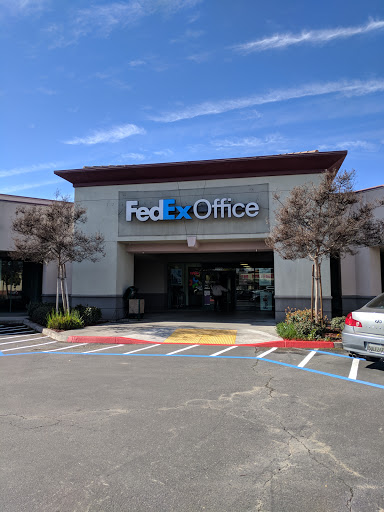 Print Shop «FedEx Office Print & Ship Center», reviews and photos, 3390 W Shaw Ave, Fresno, CA 93711, USA